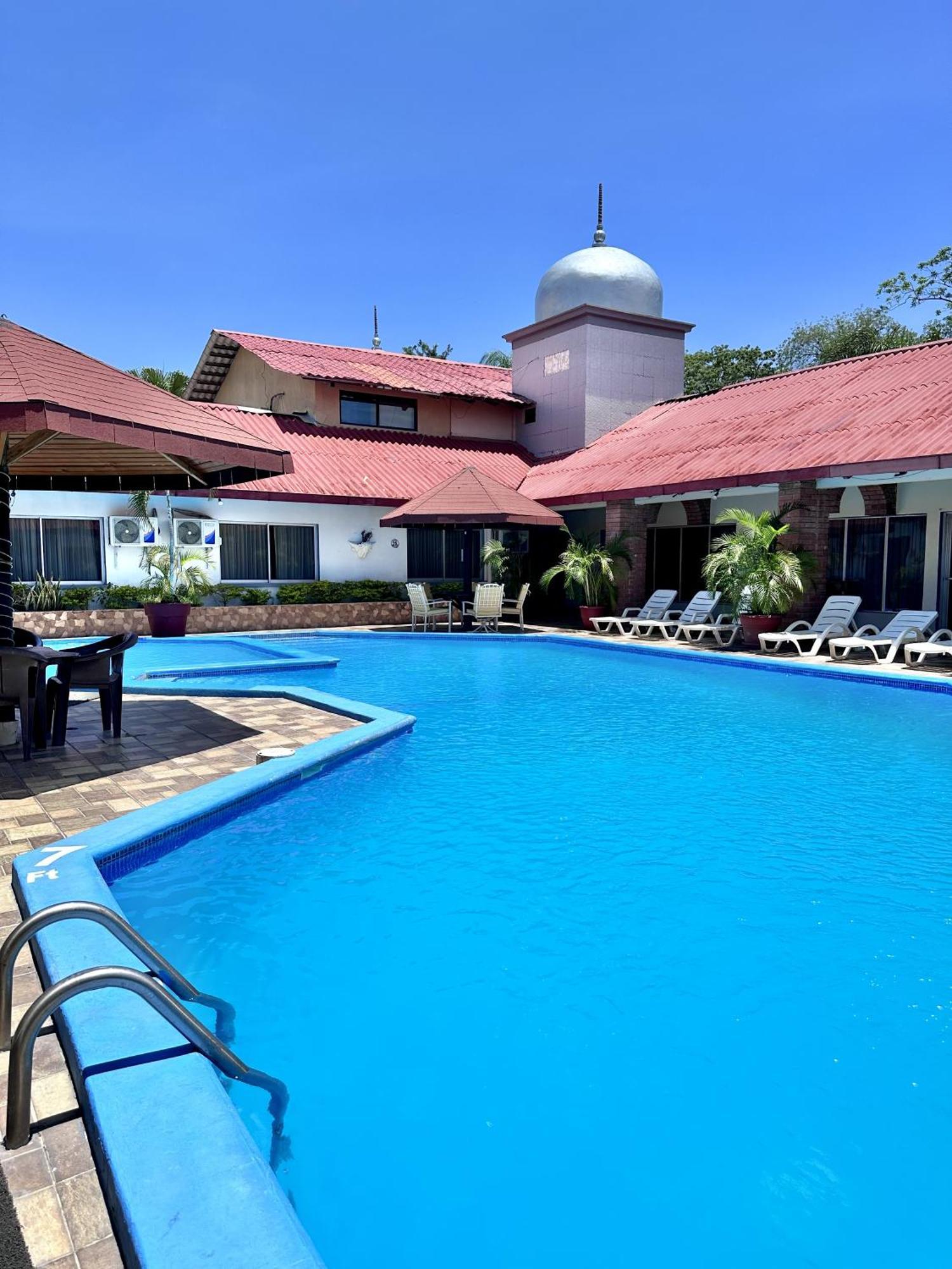 Hotel La Quinta La Ceiba Bagian luar foto