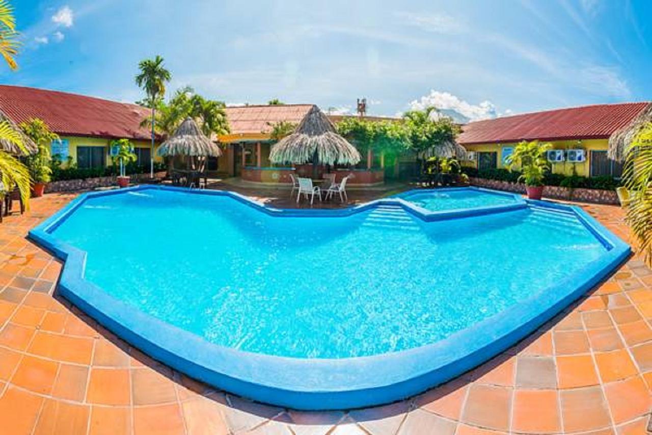 Hotel La Quinta La Ceiba Bagian luar foto